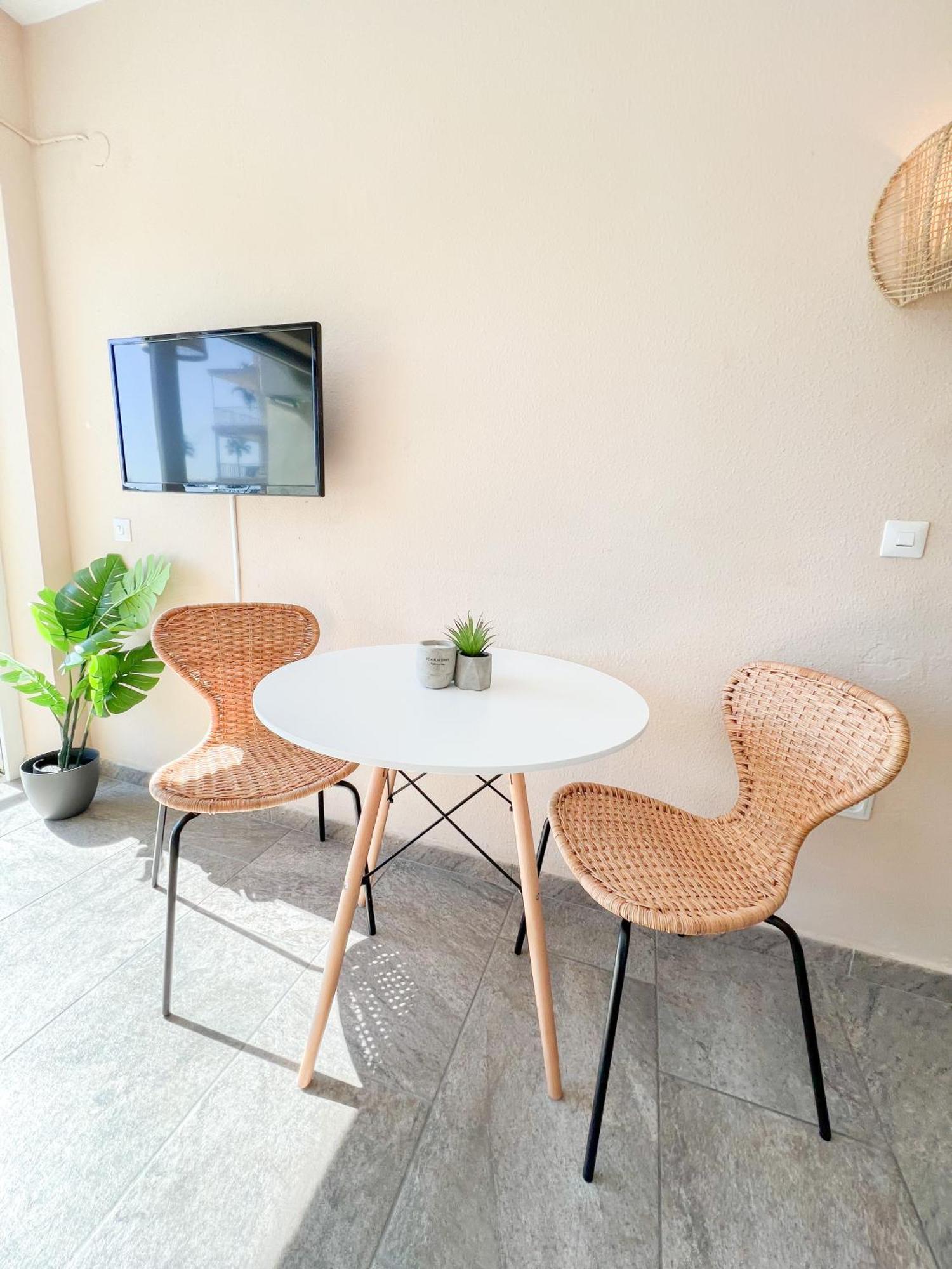 Cozy & Sunny Carihuela Park Apartment Torremolinos Exterior photo